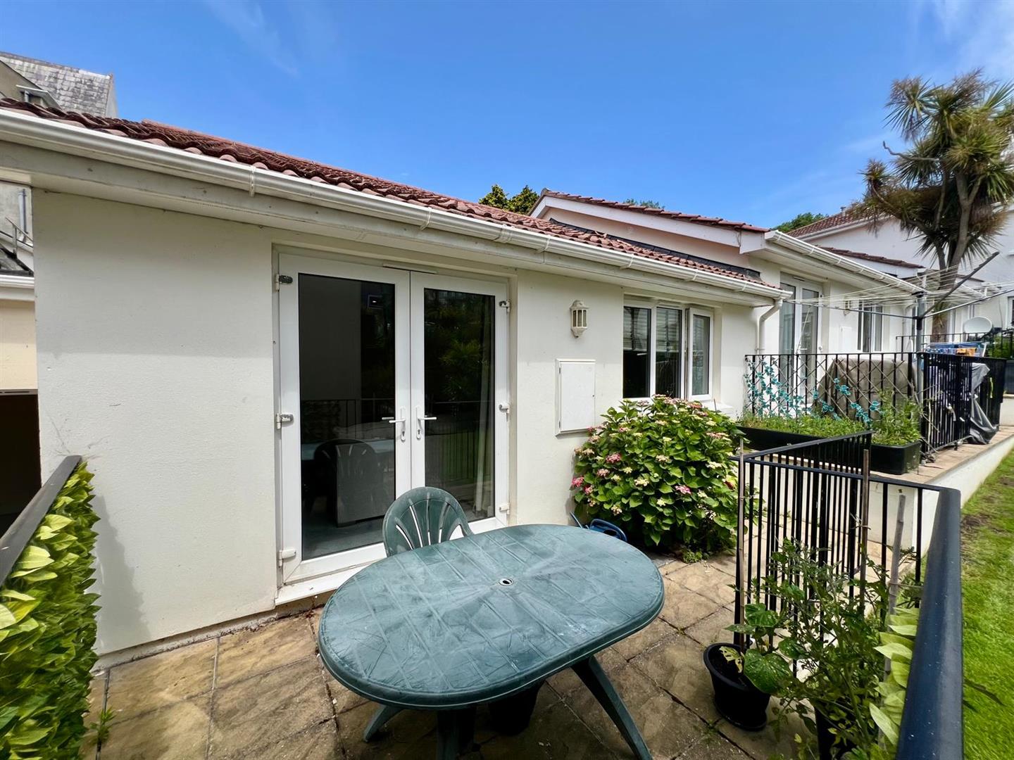 11 Suisse Apartments, Waverley Crescent, St. Saviours Road, St. Saviour, Jersey